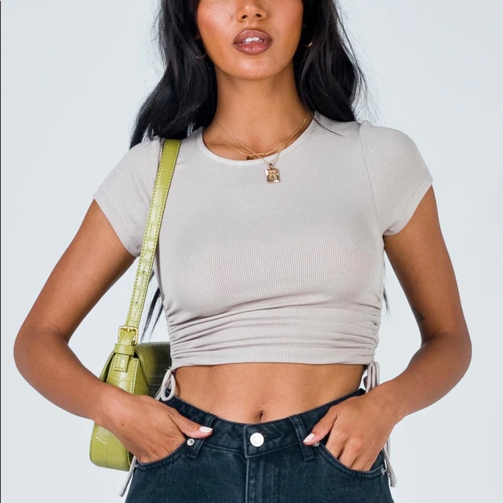 Princess polly naeve tee